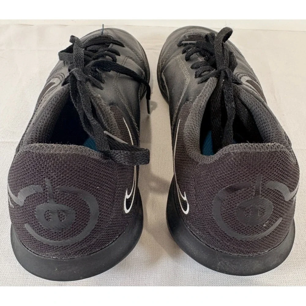 Youth NIKE TIEMPO Black Low Top Lace Up Indoor Soccer shoes.  US Size 3Y